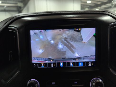 Used 2022 GMC Sierra 3500 AT4 w/ AT4 Preferred Package image 12