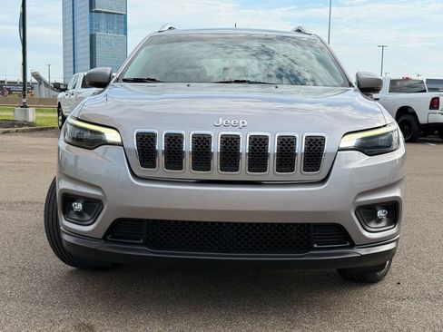 Used 2019 Jeep Cherokee Latitude Plus w/ Comfort/Convenience Group FWD image 14