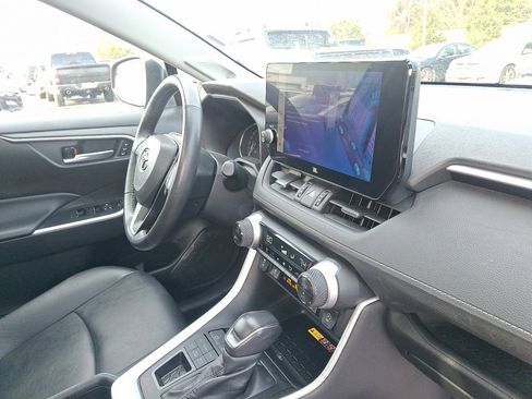 Used 2023 Toyota RAV4 XLE Premium image 12