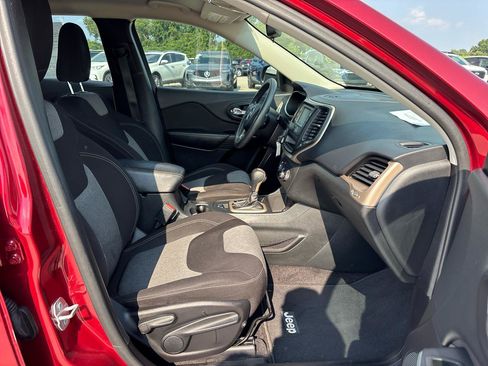 Used 2016 Jeep Cherokee Sport FWD image 22