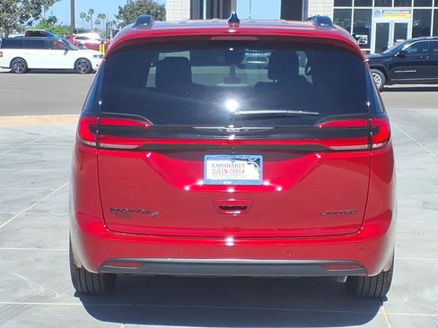 New 2026 Chrysler Pacifica Limited image 5