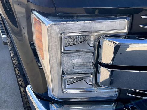 Used 2018 Ford F250 Lariat w/ Lariat Ultimate Package image 25