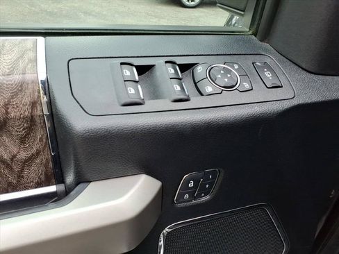 Used 2018 Ford F250 Lariat w/ Lariat Ultimate Package AWD/4WD image 24