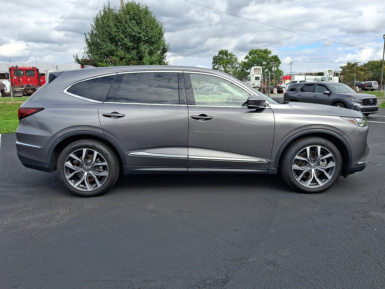 Certified 2024 Acura MDX w/ Technology Package AWD/4WD image 7