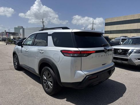 Used 2025 Nissan Pathfinder SV FWD image 5