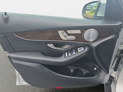 Used 2020 Mercedes-Benz GLC 300 4MATIC image 26