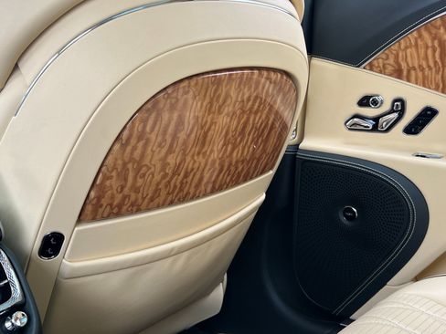 Used 2022 Bentley Flying Spur V8 image 19