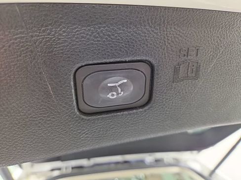 Used 2020 Ford Edge Titanium AWD/4WD image 32