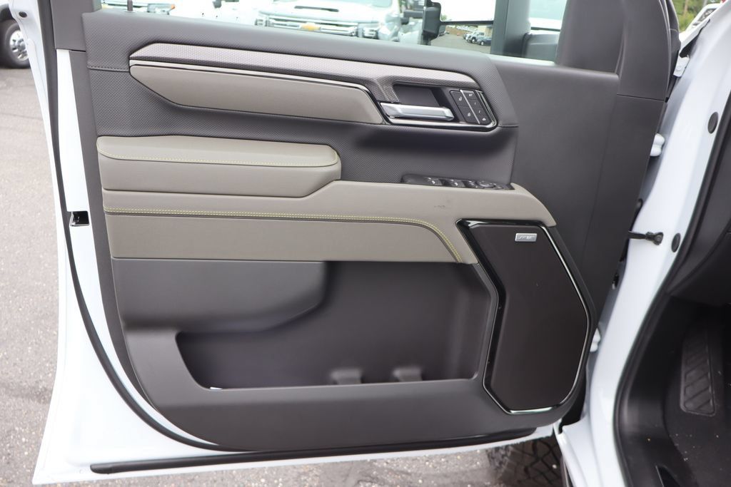 New 2026 Chevrolet Silverado 2500 ZR2 w/ ZR2 Bison Edition AWD/4WD image 4