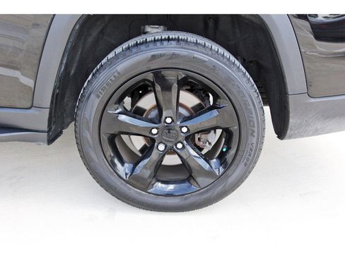 Used 2023 Jeep Grand Cherokee L Limited w/ Luxury Tech Group II image 30