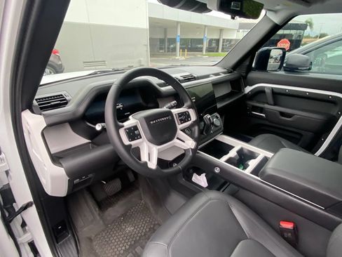 Used 2026 Land Rover Defender 110 X-Dynamic SE AWD/4WD image 7