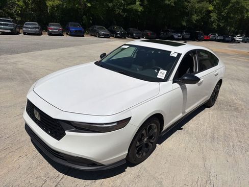 Certified 2025 Honda Accord SE image 4