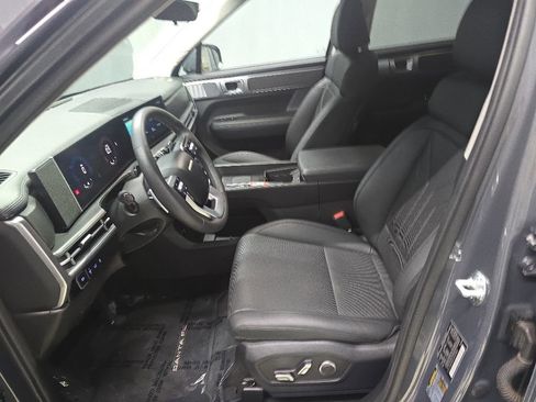 Used 2025 Hyundai Santa Fe SEL FWD image 17