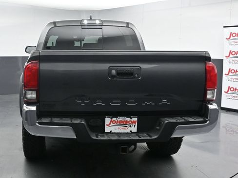 Used 2019 Toyota Tacoma TRD Off-Road AWD/4WD image 7
