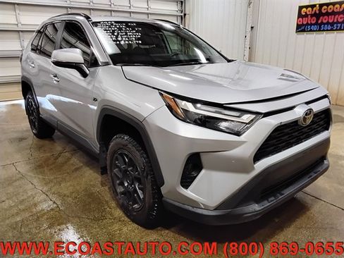 Used 2025 Toyota RAV4 XLE w/ Convenience Package FWD image 1