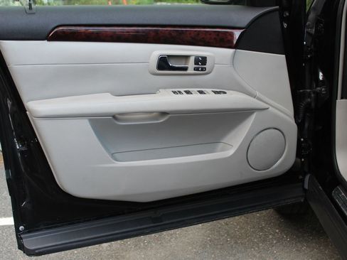 Used 2007 Cadillac SRX w/ Theater Package image 12