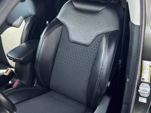 Used 2019 Jeep Compass Latitude AWD/4WD image 14