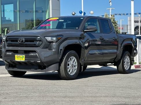Used 2025 Toyota Tacoma SR5 AWD/4WD image 8