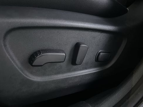 Used 2019 Nissan Rogue SL w/ Premium Package image 13