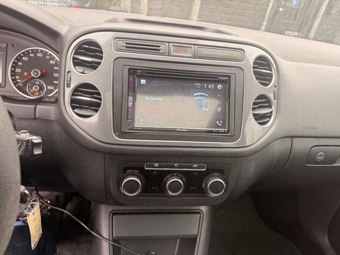 Used 2012 Volkswagen Tiguan S image 15