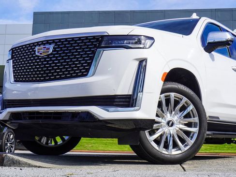 Used 2023 Cadillac Escalade Premium Luxury RWD image 2