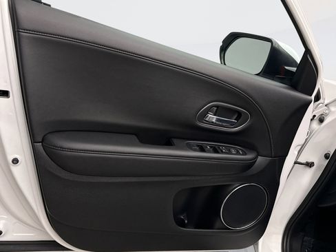 Used 2019 Honda HR-V Touring image 9