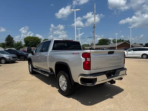 Used 2022 Chevrolet Silverado 3500 LT w/ Convenience Package AWD/4WD image 5