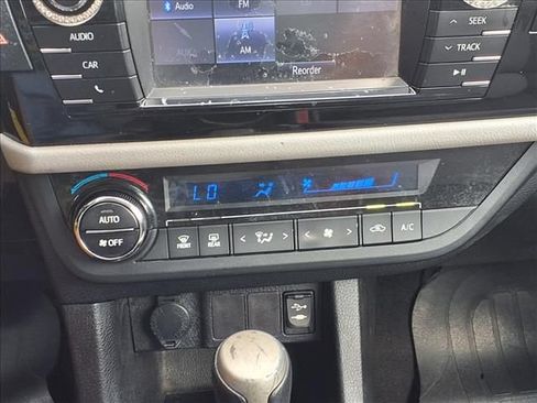 Used 2015 Toyota Corolla LE FWD image 29