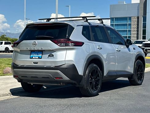 Used 2023 Nissan Rogue SV AWD/4WD image 2