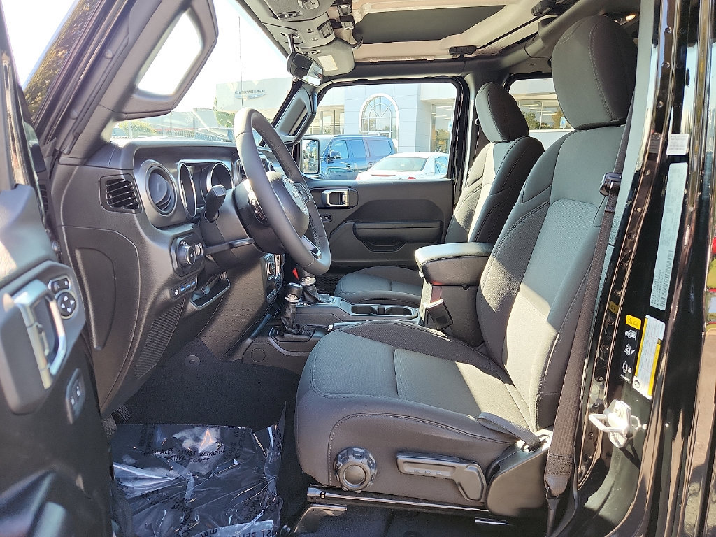 Used 2023 Jeep Wrangler Unlimited AWD/4WD image 13