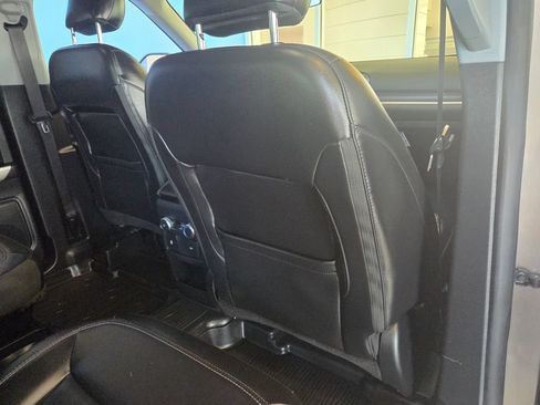 Used 2021 Ford Explorer XLT w/ Equipment Group 202A AWD/4WD image 33
