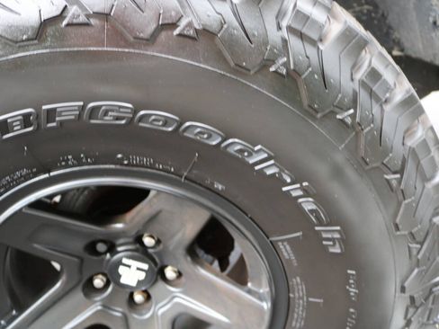 Used 2006 Jeep Wrangler X w/ Tire & Wheel Group (Ecco) AWD/4WD image 33
