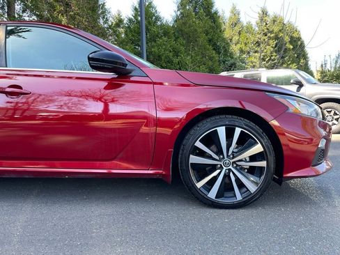 Used 2021 Nissan Altima 2.5 SR w/ SR Premium Package AWD/4WD image 2