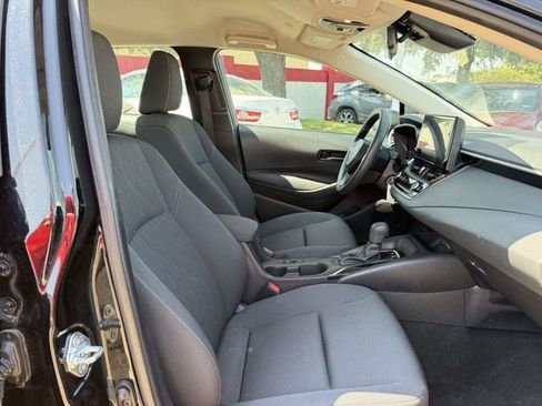 Used 2025 Toyota Corolla LE FWD image 27