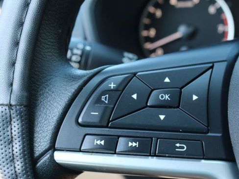 Used 2025 Nissan Altima 2.5 SV FWD image 7