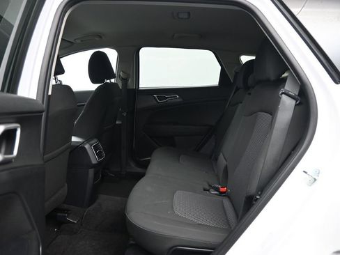 Used 2025 Kia Sportage LX AWD/4WD image 27