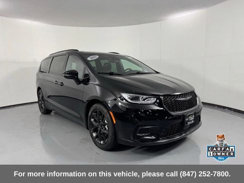 Used 2025 Chrysler Pacifica Limited FWD image 2