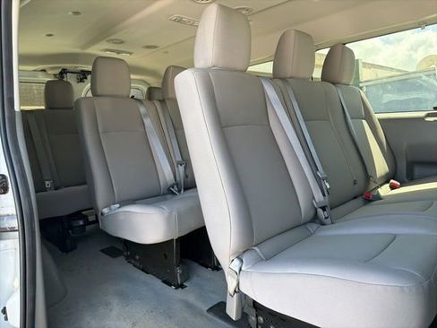 Used 2018 Nissan NV 3500 SV RWD image 18
