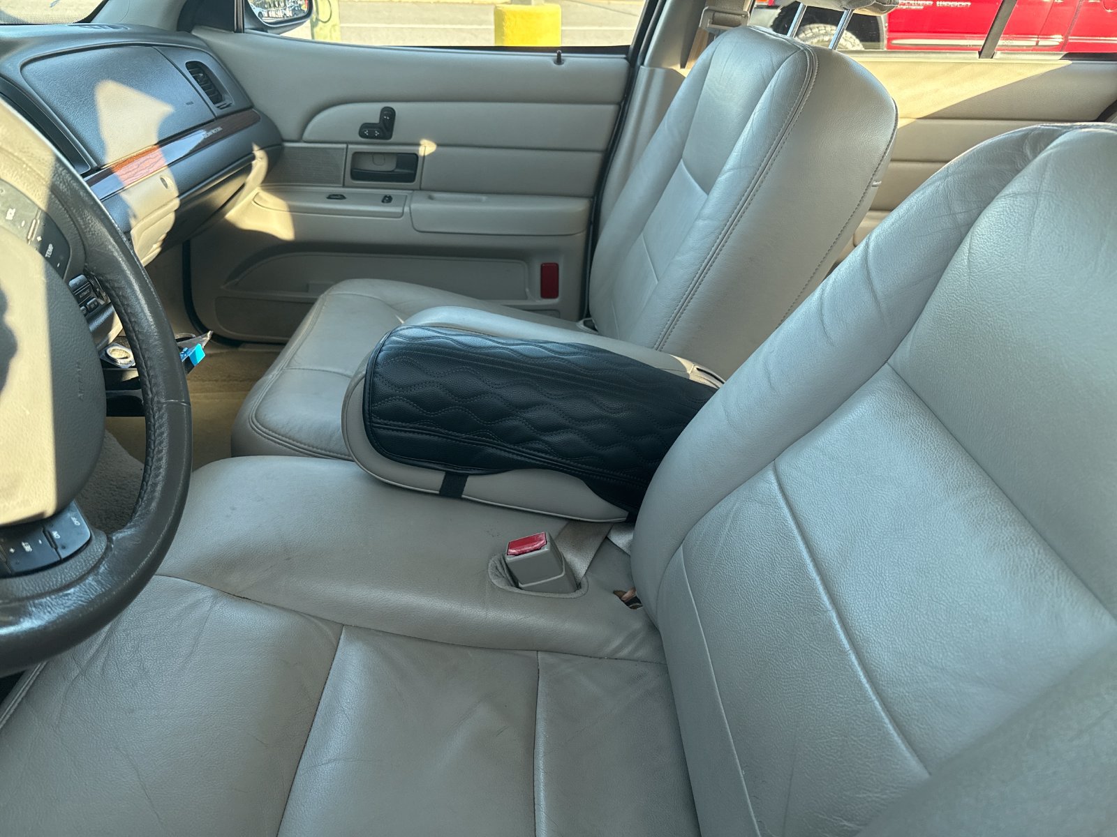Used 2008 Ford Crown Victoria LX RWD image 3
