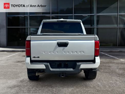 Used 2024 Toyota Tacoma TRD Sport AWD/4WD image 4