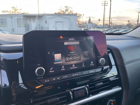 Used 2025 Nissan Pathfinder SV image 22