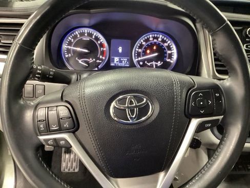 Used 2016 Toyota Highlander Plus AWD/4WD image 7