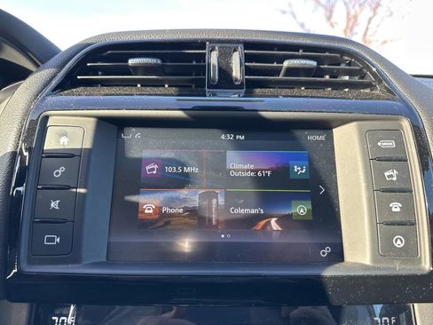 Used 2017 Jaguar F-PACE Premium image 23