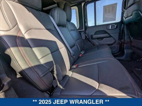 Used 2025 Jeep Wrangler Unlimited Rubicon image 23