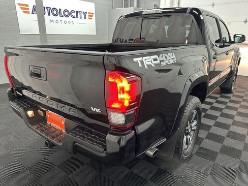 Used 2019 Toyota Tacoma TRD Sport AWD/4WD image 9