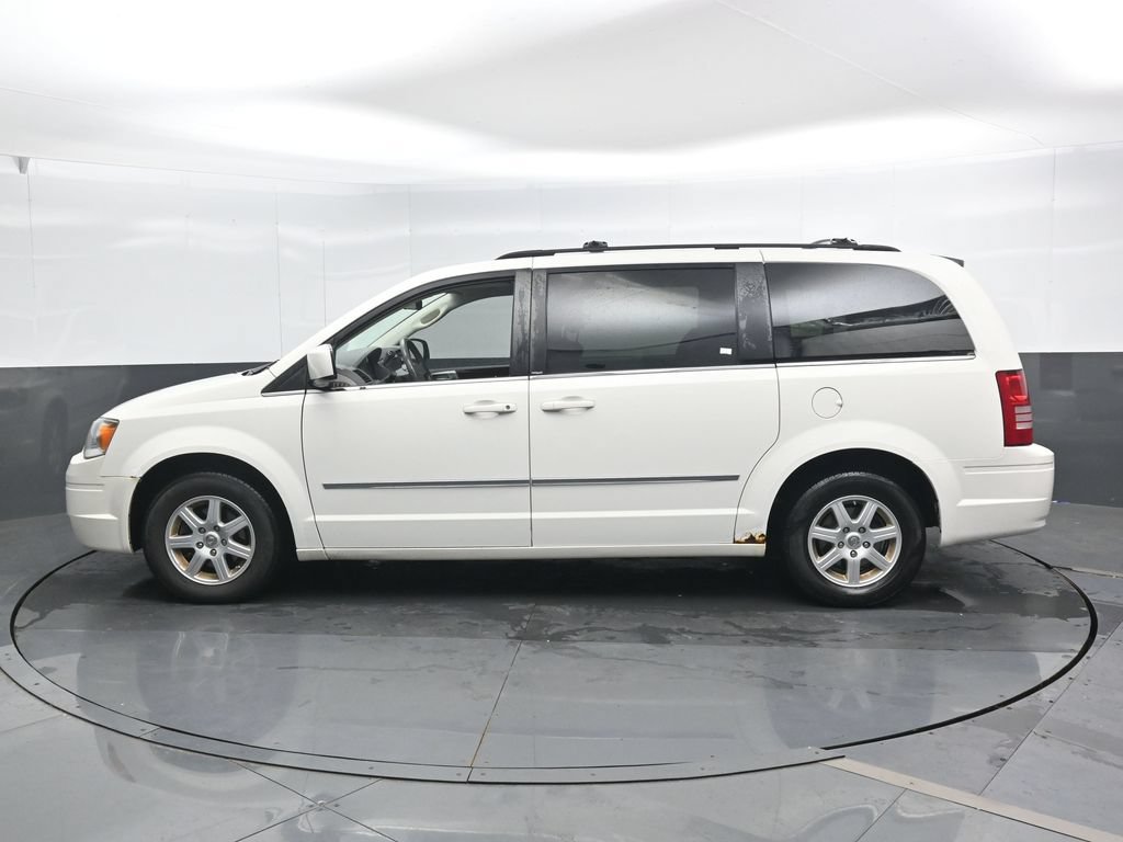 Used 2010 Chrysler Town & Country Touring FWD image 8