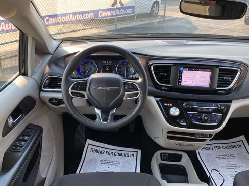 Used 2023 Chrysler Voyager LX FWD image 20