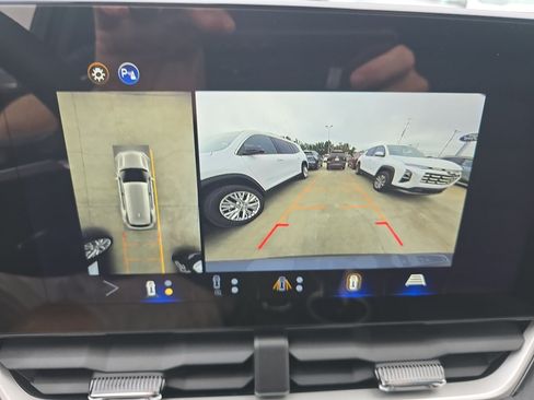 New 2026 Chevrolet Equinox LT w/ Safety and Technology Package FWD image 24