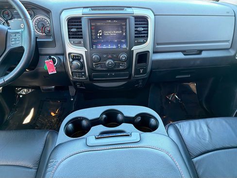 Used 2019 RAM 1500 Classic SLT w/ Luxury Group image 17