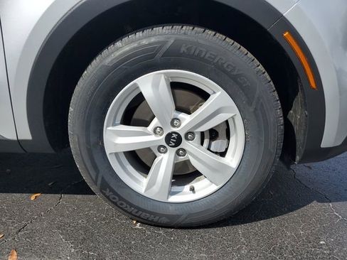 Used 2021 Kia Sorento LX image 5